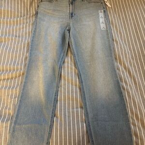 Women's Size 10 Old Navy Lightwash Straight Jeans *NEW WITH TAGS